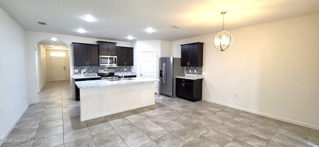 Building Photo - 242 Guinevere Dr SW