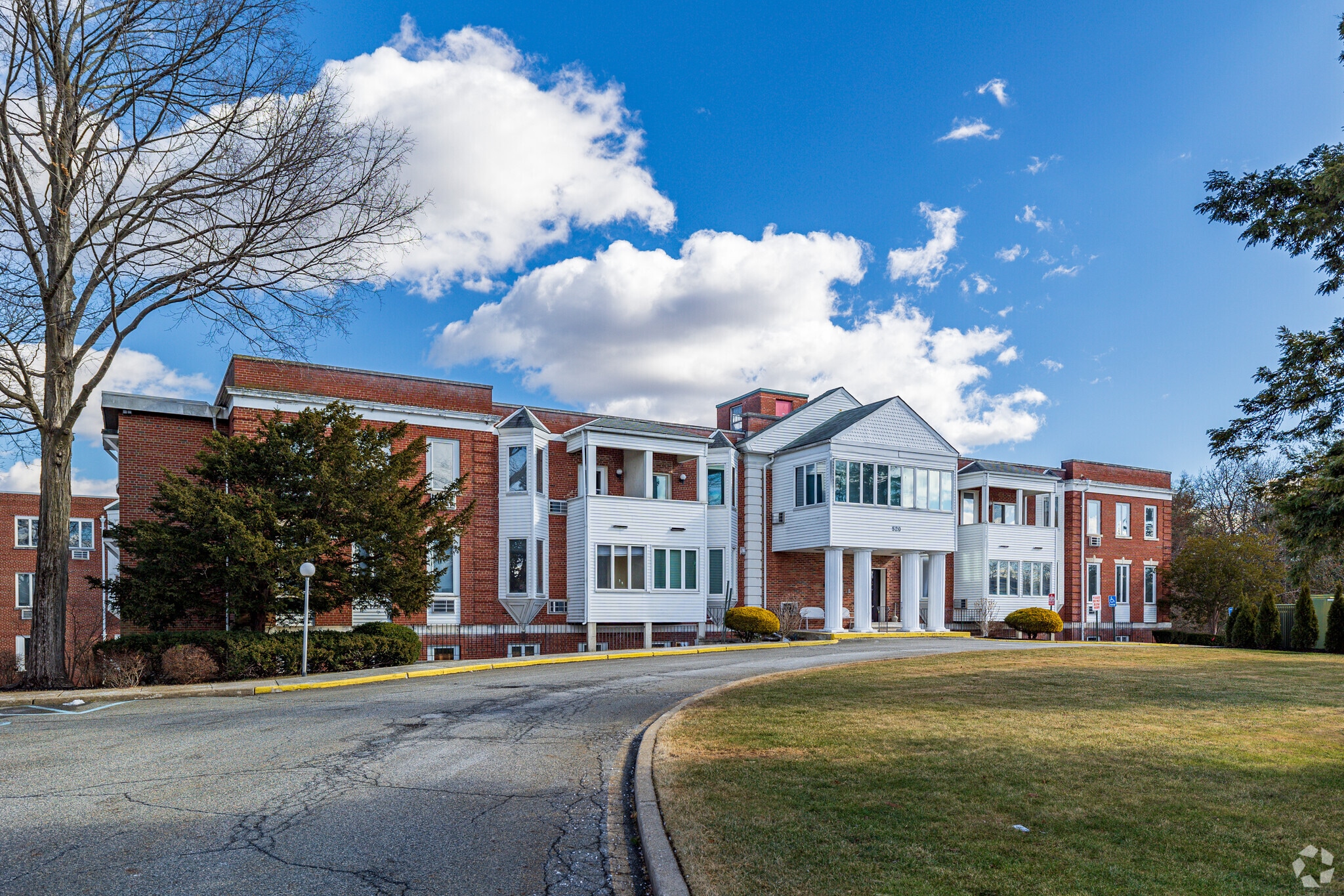 Crestwood Park Condominiums