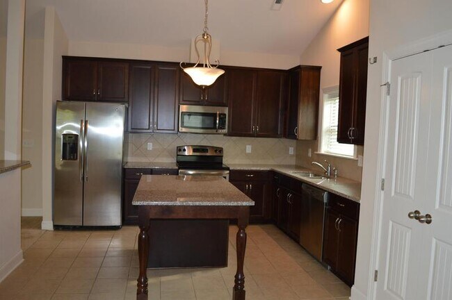 Building Photo - 501 Century Dr