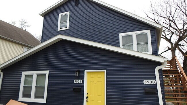 Building Photo - Charming 3 bedrooms and 1 bath home located on Elmwood Ave in Kansas City, MO