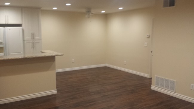 Foto del edificio - 2521 W Sunflower Ave