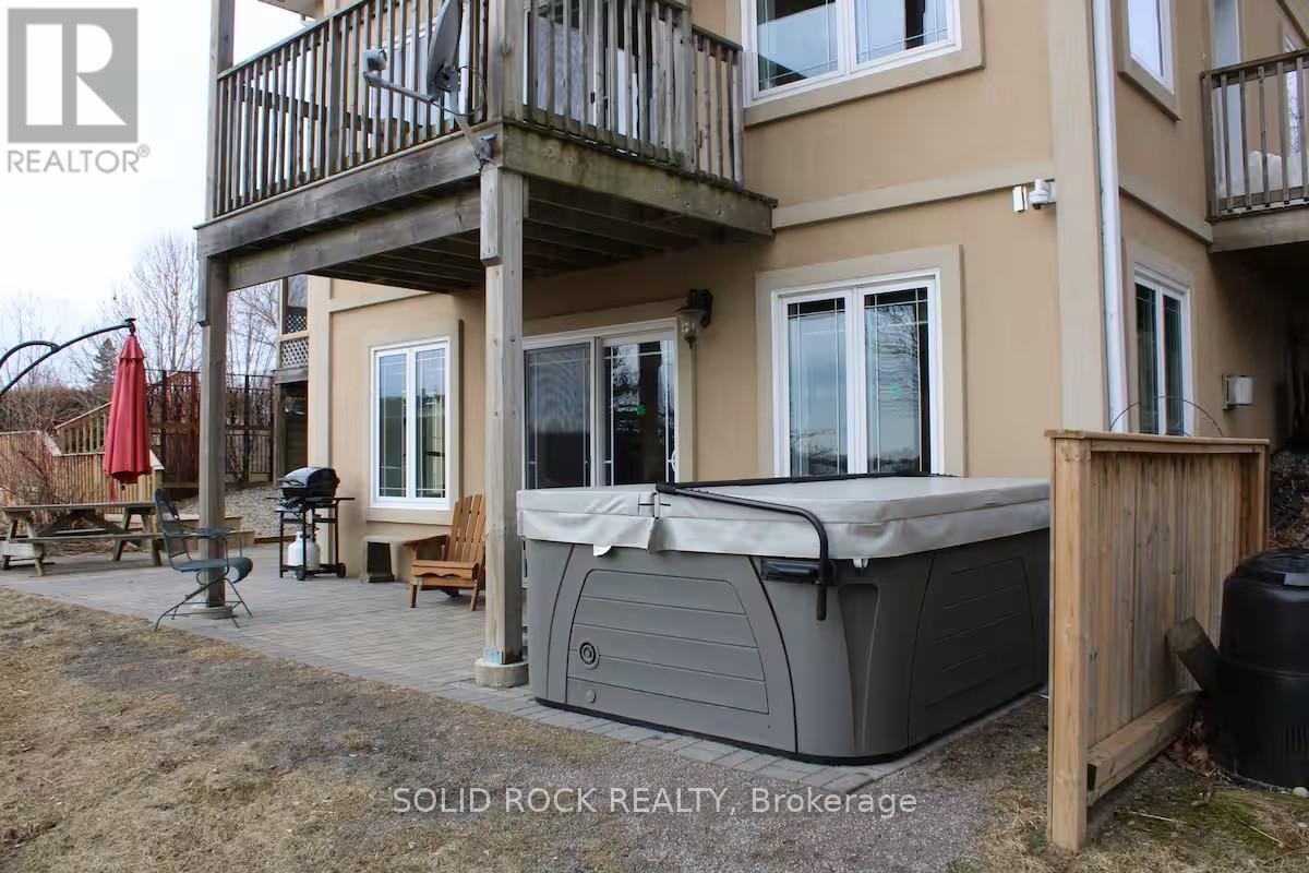 Primary Photo - 5 Shoreline Rd