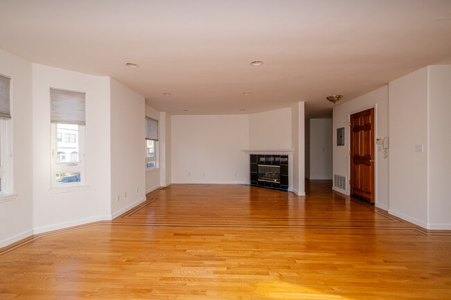 Building Photo - 1701 Judah St