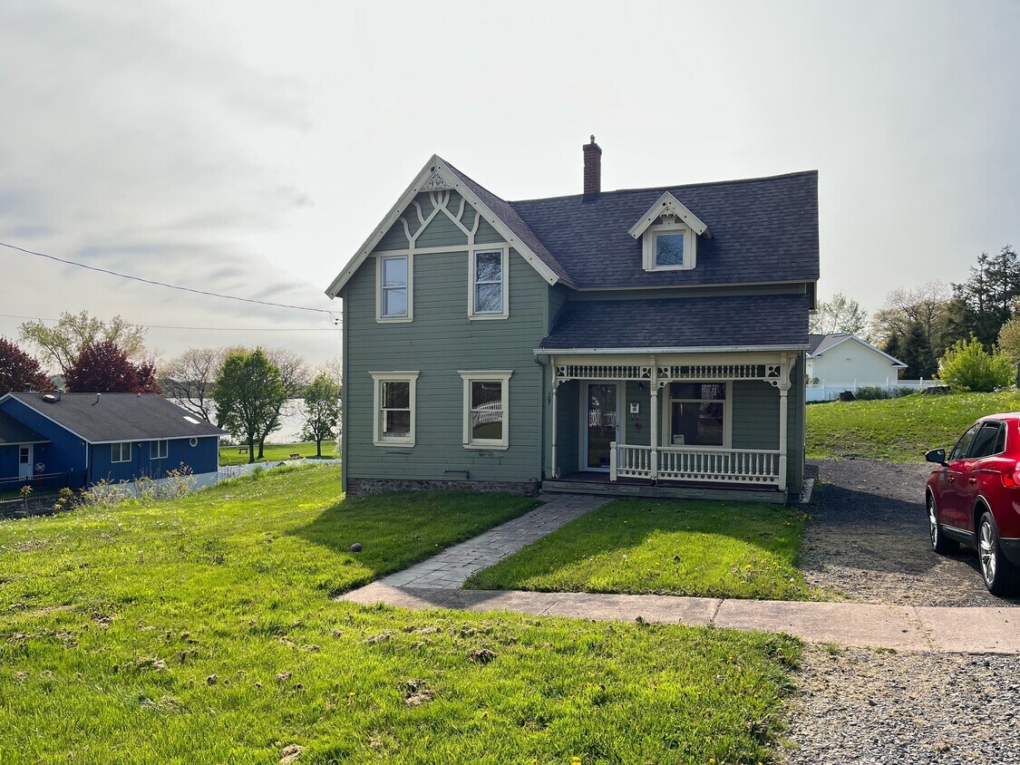 107 Birch St, Liverpool, NY 13088 House Rental in Liverpool, NY