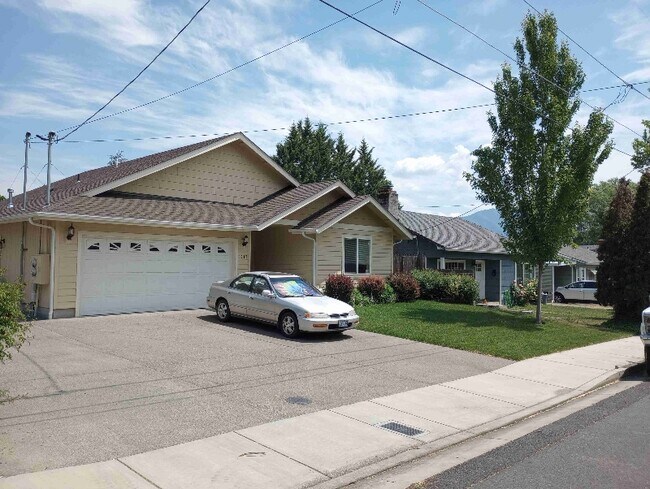 Foto del edificio - 1317 NW Conklin Ave