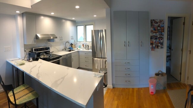 Building Photo - 60 Brackett Pl