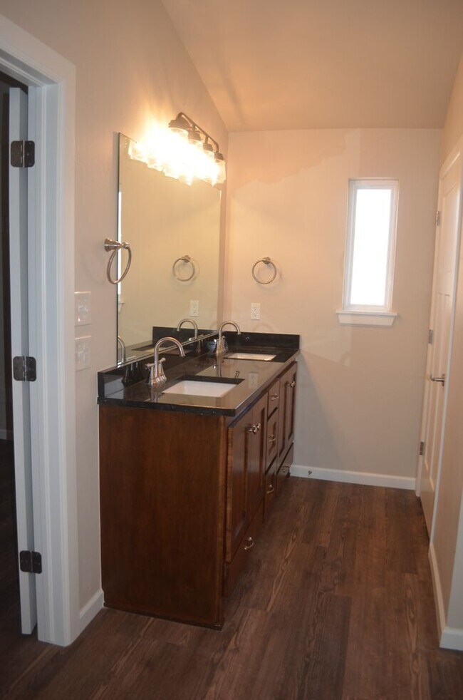 Foto del edificio - NEW HOMES FOR LEASE!!