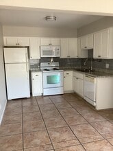 Building Photo - 1319 E Vista Ave