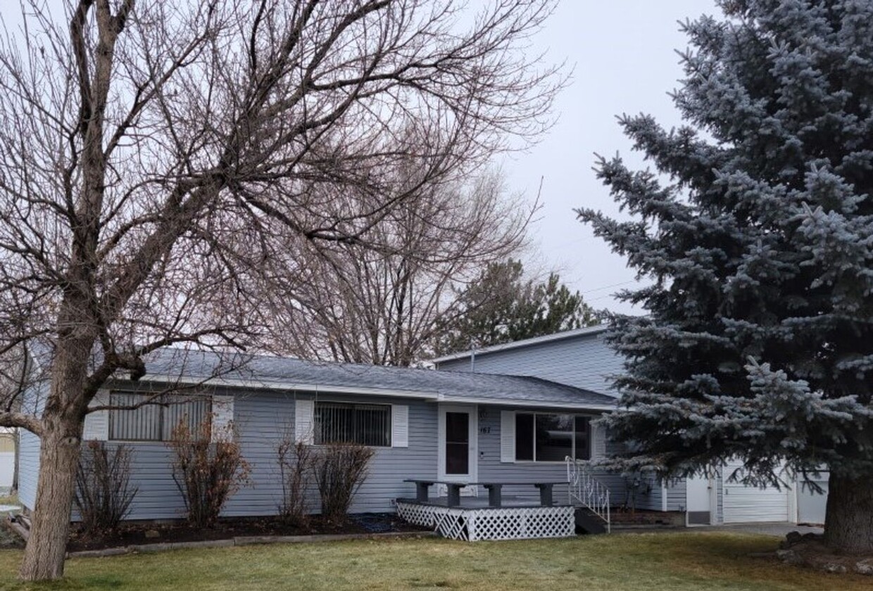 Primary Photo - 4 bed, 2 bath home in Rexburg