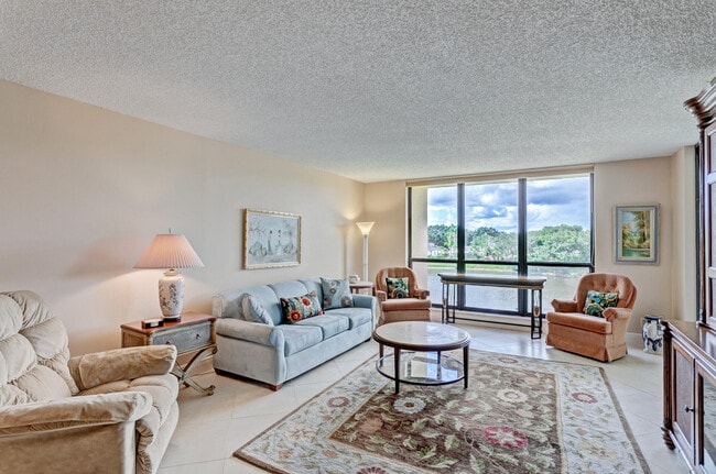 Foto del edificio - 5188 Woodland Lakes Dr