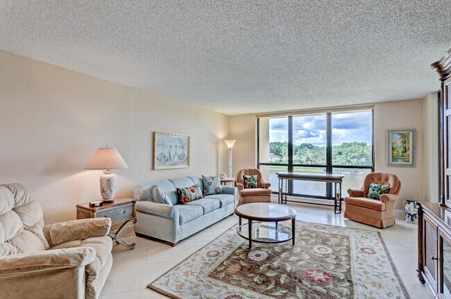 Building Photo - 5188 Woodland Lakes Dr