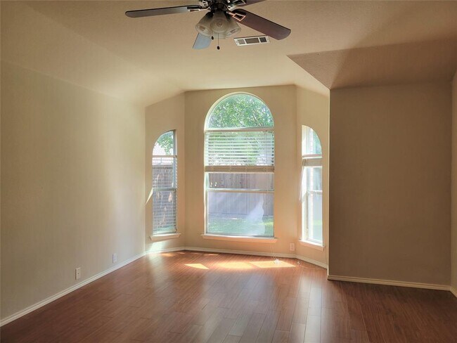 Building Photo - 8233 Livingston Ln