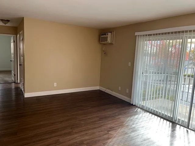 Photo - 2 bedroom 1 bth upper unit Apartment