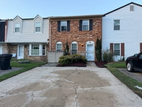 Building Photo - 639 Biltmore Dr