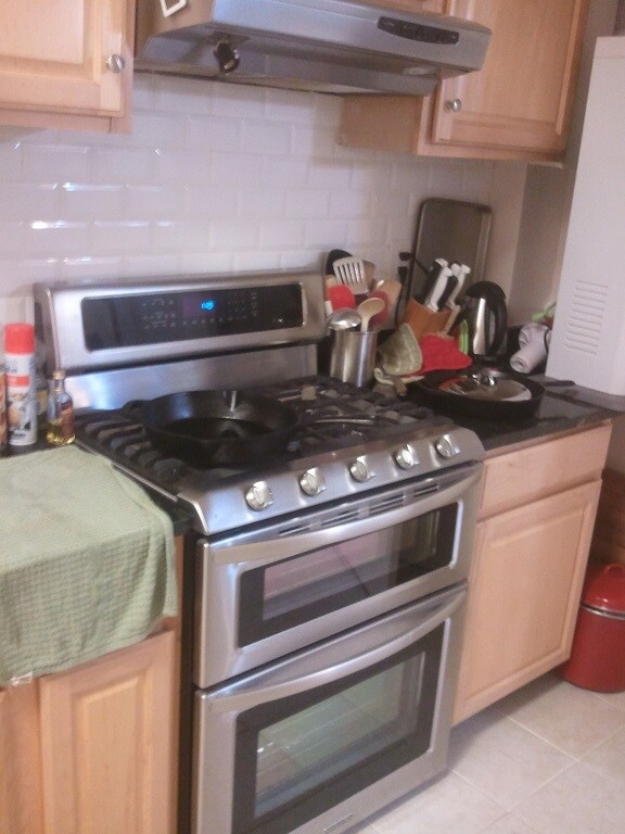 Double Oven in Kitchen - 821 Randolph St NW