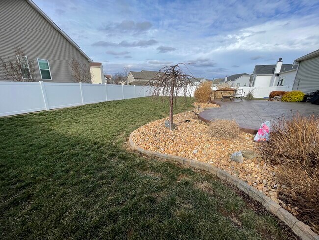 Building Photo - 172 Shrewsbury Dr
