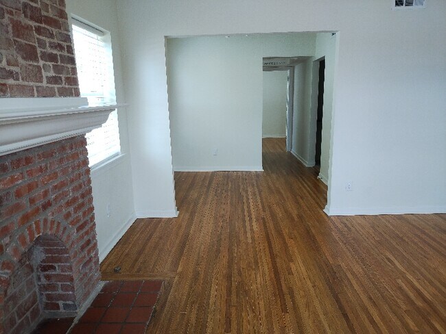 Building Photo - 1312 S Quaker Ave
