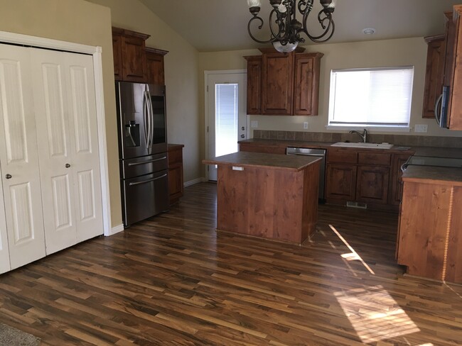 Kitchen - 1230 Knoll Ridge Rd