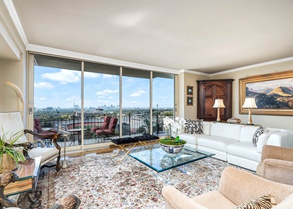 Primary Photo - 700 Hildebrand-516.2