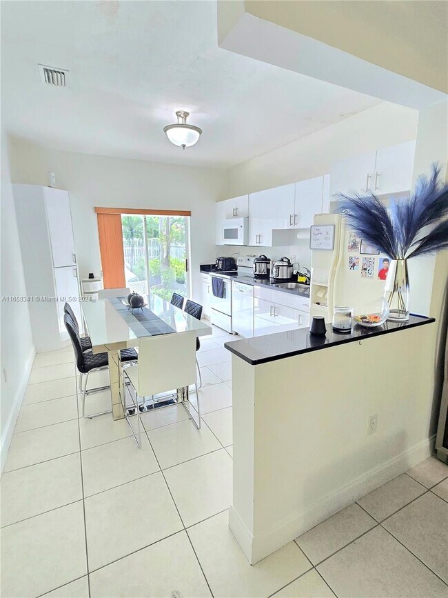 Foto del edificio - 6900 NW 179th St