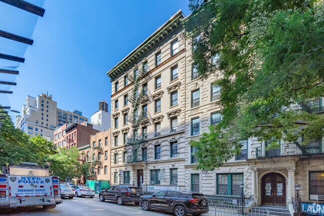 Building Photo - 229-231 E 21st St