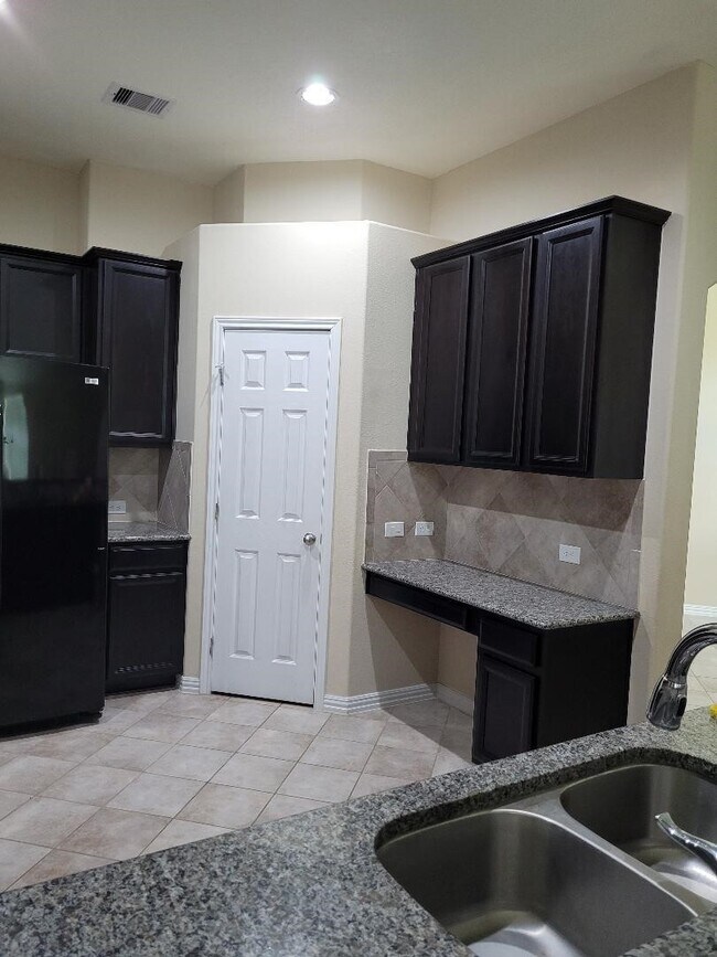 Foto del edificio - 4822 Emerald Bay Cir
