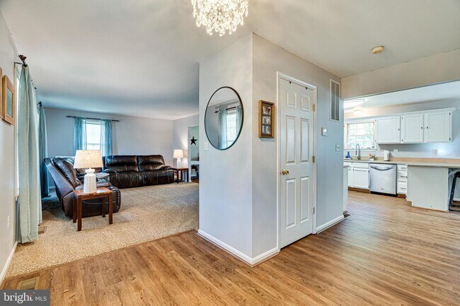 Building Photo - 1033 Wiltshire Dr