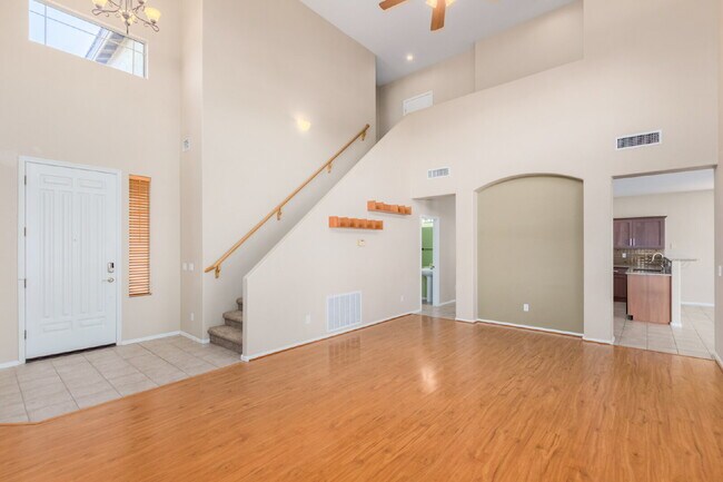 Building Photo - 1462 W. Roadrunner Dr.