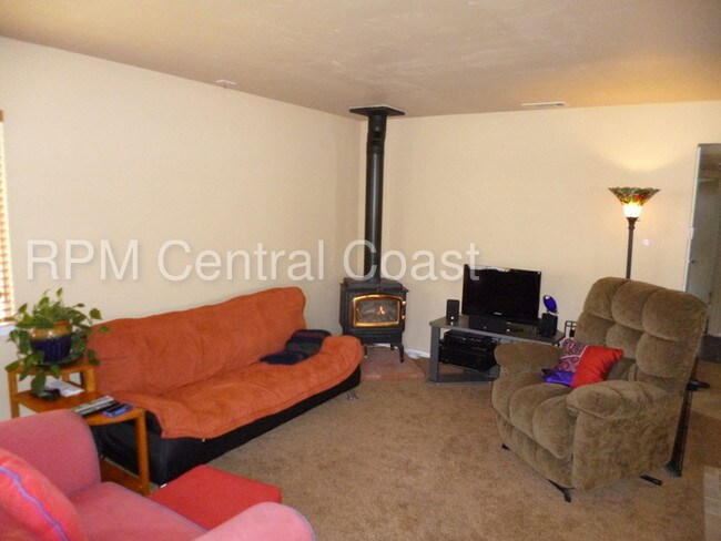 Building Photo - Lease Pending - Morro Bay Beach Cottage