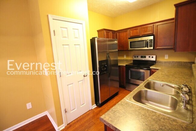 Foto del edificio - 8904 Greylock Dr