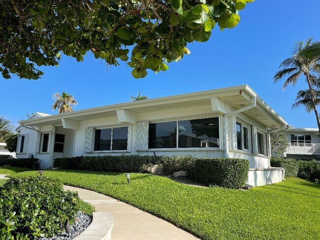 Building Photo - 1212 Hillsboro Mile