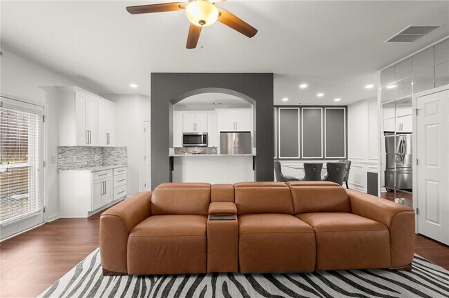 Foto del edificio - 2682 Pointcrest Way