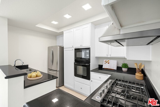 Foto del edificio - 1820 S Beverly Glen Blvd