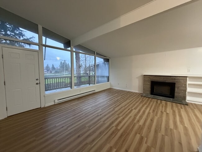 Building Photo - 8428 Maple Ave SE