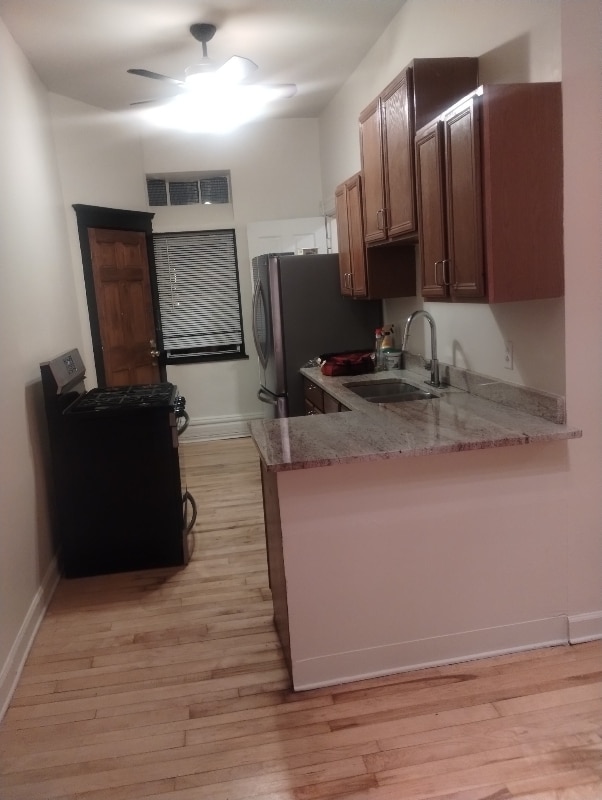 Foto del edificio - 1942 W Division St