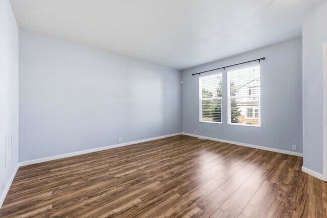 Foto del edificio - $1,945.95 - 2 Bed, 2.5 Bath Townhome in Colorado Springs with Attached Garage!