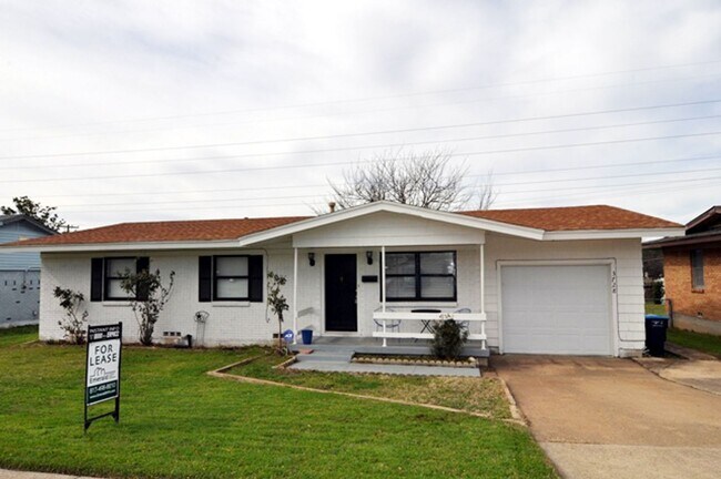 Building Photo - 3728 Slade Blvd