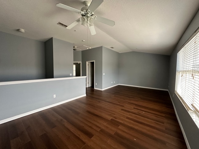Foto del edificio - 6308 Lake Smith Cir