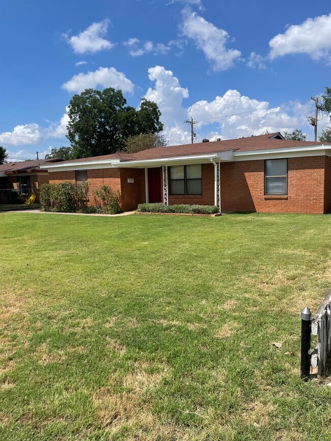 Frente - 1218 Briarwood St
