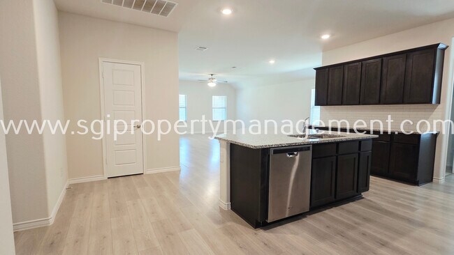 Foto del edificio - 266 Canyon Crest Way