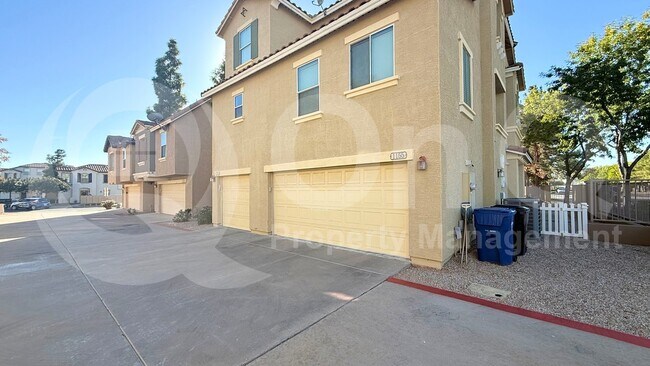 Foto del edificio - 9233 E Neville Ave