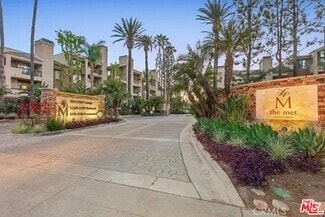 Building Photo - 5535 Canoga Ave