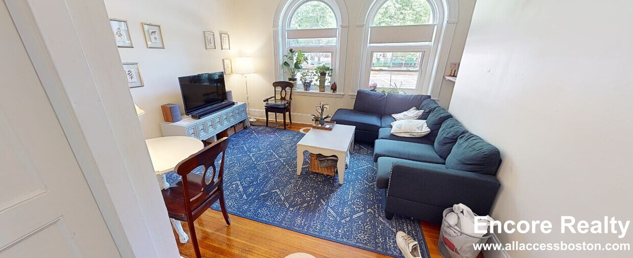 Primary Photo - 1583 Beacon St