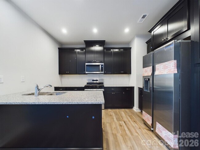 Building Photo - 9525 Munsing Dr