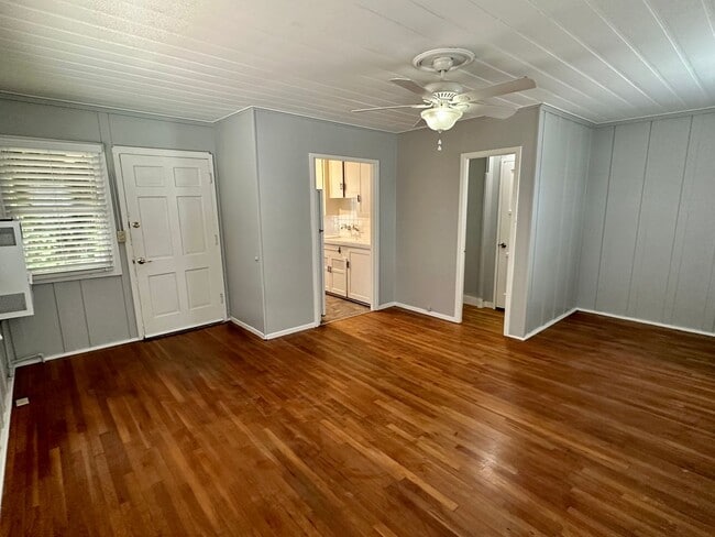 Building Photo - 4561-4565 Altadena Ave