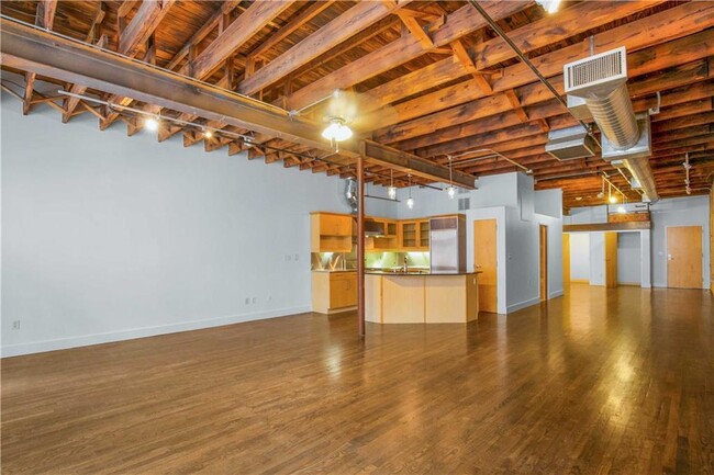 Building Photo - 411 Brazos St