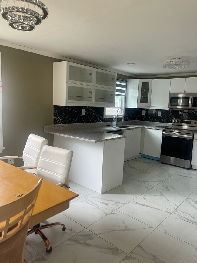 Foto del edificio - 340 Fort Hale Rd
