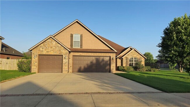 Building Photo - 4000 SW Hollowbrook St