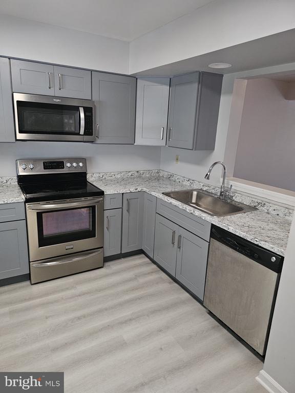 Building Photo - 3312 Midland Ct