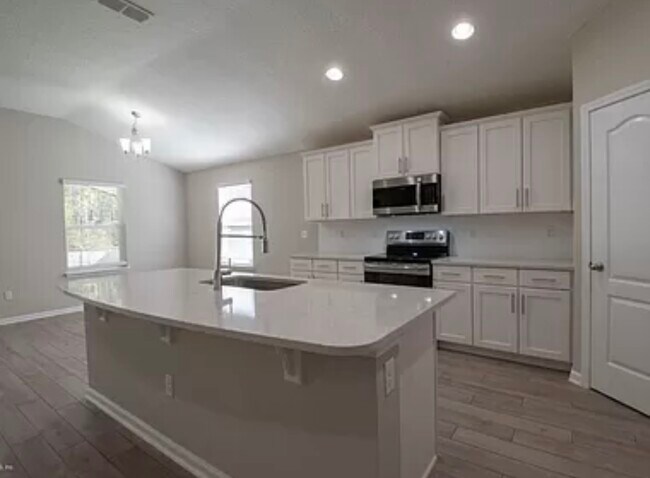 Foto del edificio - 15823 Whitebark Dr